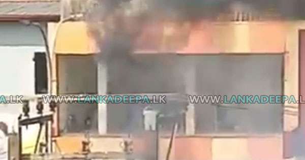 කළුතර දිස්ත්‍රික් ලේකම් කාර්යාලයේ ගින්නක්