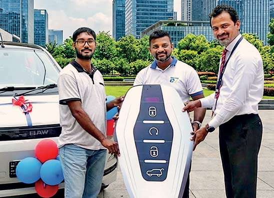 දිට්වා පූර්ණ හානි කළ ඉලෙක්ට්‍රික් වාහනවලට LOLC සාමාන්‍ය රක්ෂණය, බ්‍රවුන්ස් EV එකතුවෙන් නවතම ඉලෙක්ට්‍රික් වාහන