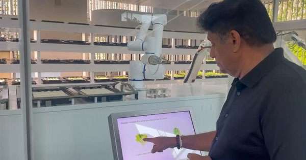 සජිත් සිංගප්පපූරුවේ හුන්ඩායි මෝටර් සමාගමේ සංචාරයක