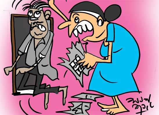 කිව්.ආර් පත්‍රිකාවෙන් අත පිහදා ජංජාලයයි