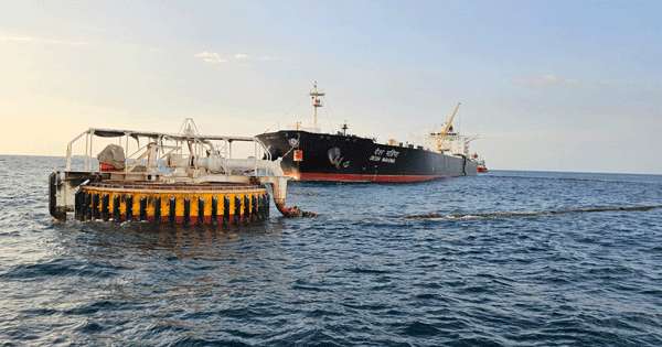 බොරතෙල් නෞකාව කොළඹ වරායට