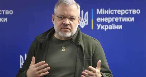 යුක්රේනයේ හිටපු බලශක්ති ඇමැති රටින් පනින්න හදලා