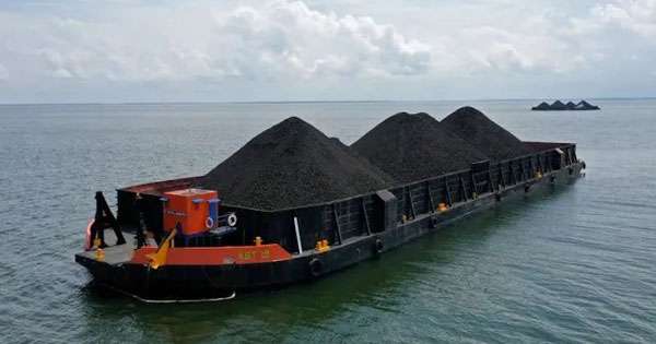 තව බාල ගල් අඟුරු නැවක් ගෙනල්ලා