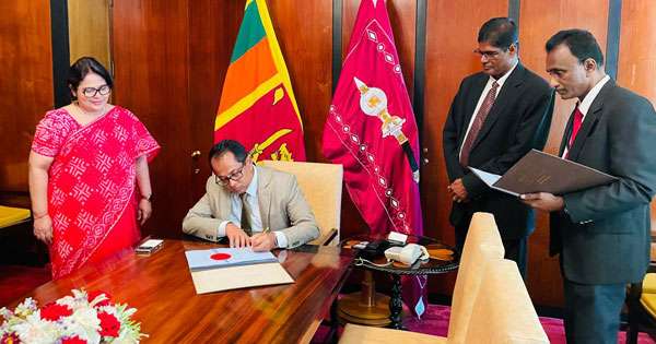 විෂ අබිං අධිකරණ පනත් බල ගන්වයි