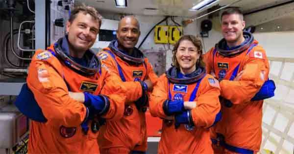 ගගනගාමීහු ආපසු එති