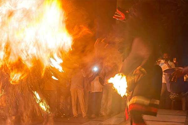 මිත්‍යාවෙන් අඳ වූ  අබලන්  සමාජයක අඳුරු අනාගතය
