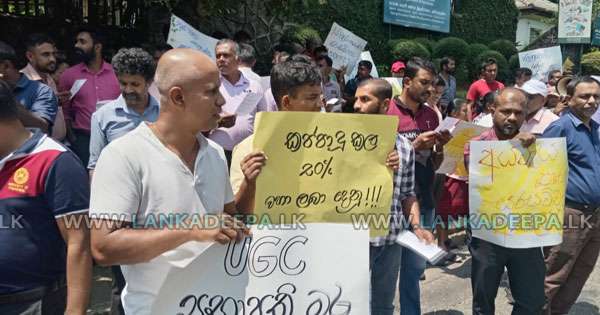 පේරාදෙණිය සරසවි විරෝධය