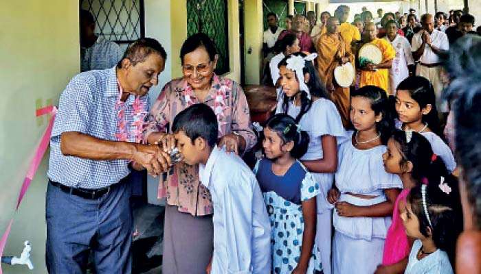 මල්ටි කිචන්ස් පැන්ට්‍රිකබඩ් ආයතනයෙන්  ගල්ගමුවේ  ගම් රැසකට ජල පවිත්‍රාගාරයක්