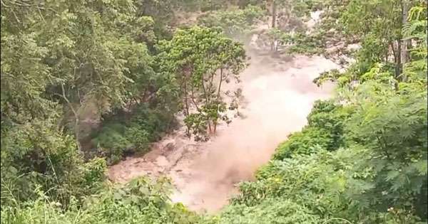 කොත්මලේ ජලාශයේ මඩ සොරොව්ව අරී