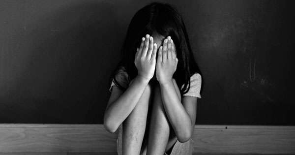 මෘදුකාංග ඉංජිනේරුවා දැරියන් තුනක් කෙලෙසලා