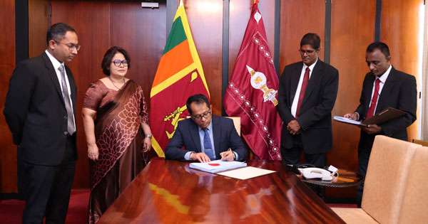 ක්ෂුද්‍ර මුල්‍ය පනතට කතානායකගේ සහතිකය