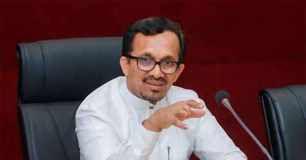 මෙහෙම  විපක්ෂ නායක කෙනෙක් ලැබිච්ච එක අපට ෂෝක්