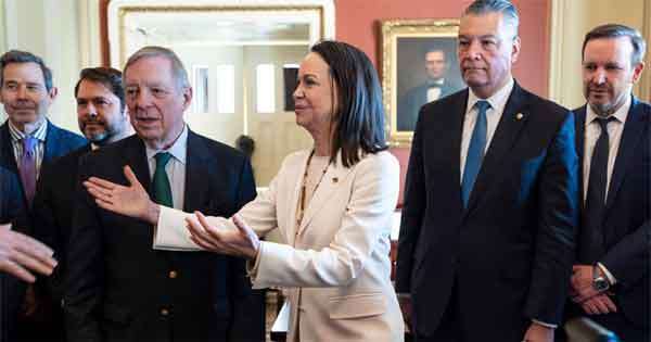 වෙනිසියුලා විපක්ෂ නායිකාව ට්‍රම්ප් හමුවෙයි