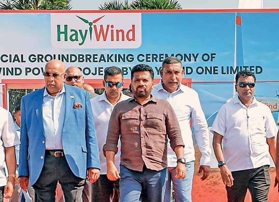 හේලීස් ෆෙන්ටන්ස් පෞද්ගලික අංශයේ විශාලතම සුළං බල ව්‍යාපෘතියේ ඉදිකිරීම් නිල වශයෙන් අරඹයි