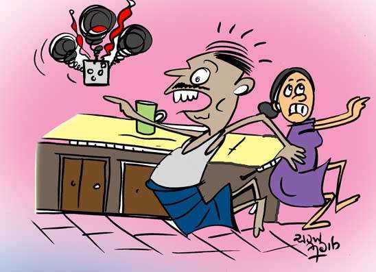 ලාබෙ බලන්න ගිහින් අතට තට්ටු වෙලා