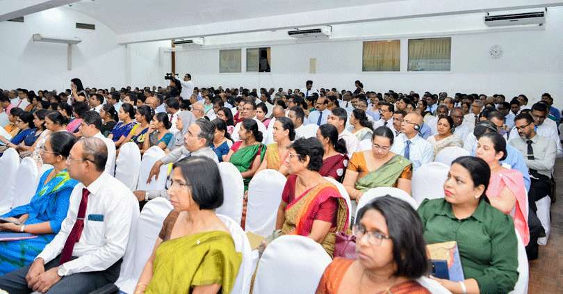 රාජ්‍ය ආයතන 250ක ප්‍රධානීහු කොළඹට