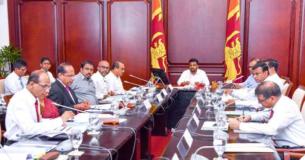 අර්බුද කාලේ නැවැත්වූ මාර්ග වැඩ යළි අරඹන්න