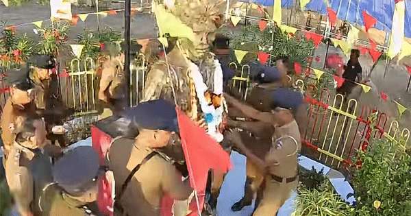 නල්ලූර් හි ඉදිකළ තිලීපන්ගේ පිළිරුව පොලිසිය ගලවා ගෙන යයි