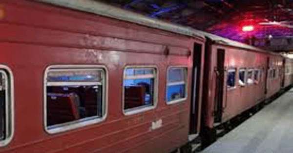 ගාලු තැපැල් දුම්රියට පොලිසියෙන් පනී