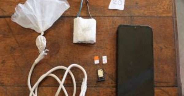 බූස්සේ සිර මැදිරියකින් ජංගමදුරකතන හමුව