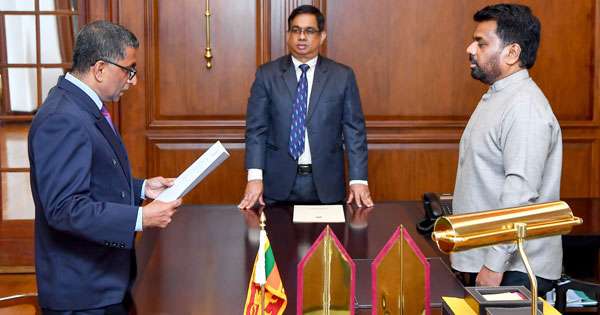 මධ්‍යම පළාත් නව ආණ්ඩුකාර දිවුරුම් දෙයි