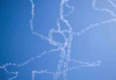 එමිරේටය ඩ්‍රෝනා සහ මිසයිල විනාශ කරයි