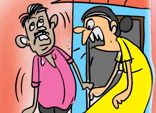 පරණ පෙම්වතියට කිරි  කවන්න ගිහින් ගුටි කාලා