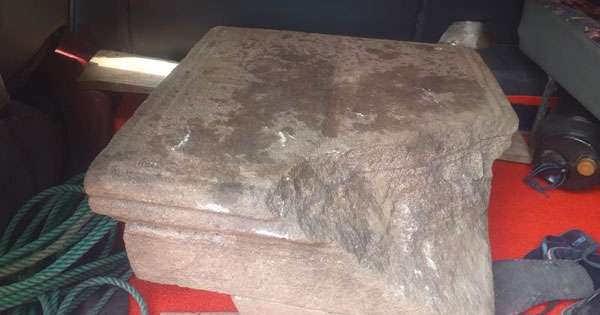 නිධන් ගල් ගන්න ගිහින් මාංචු වැටේ