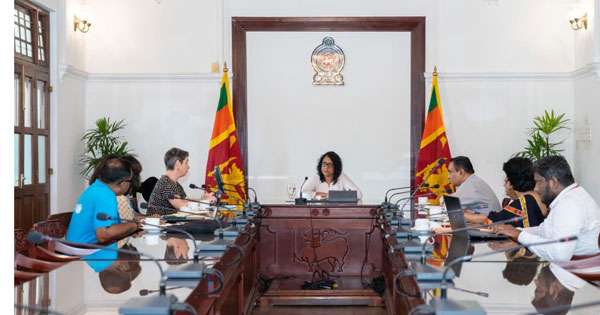 නාය ගිය පෙදෙස් වල පාසල් වෙන තැන් වලට