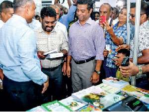 පොත් වාරණයේ නොදුටු පැත්ත