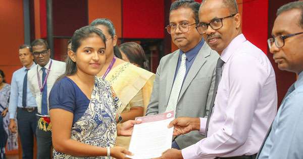 විදේශ සේවා නියුක්ති කාර්යාංශයට නව සේවකයෝ 100ක්