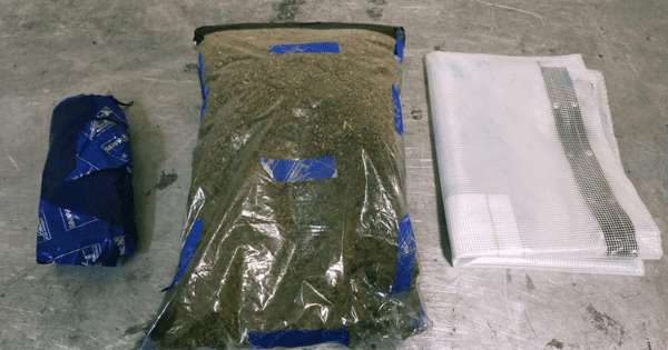 කුෂ් වගේ දෙයක් ගෙනා ගුවන් මගියා මාට්ටු