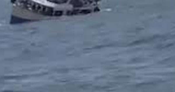 බෝට්ටුවක් පෙරළී ධීවරයෝ දෙකක් අතුරුදන්