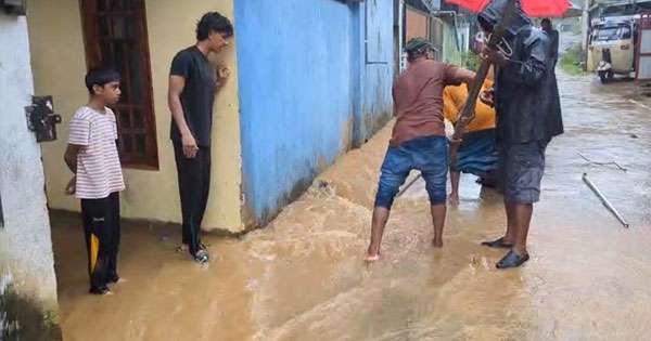 ගාමිණී පුර ඇළ මාර්ගයක් පිටාර ගලා නිවාස රැසක් ජලයට හසුවෙයි