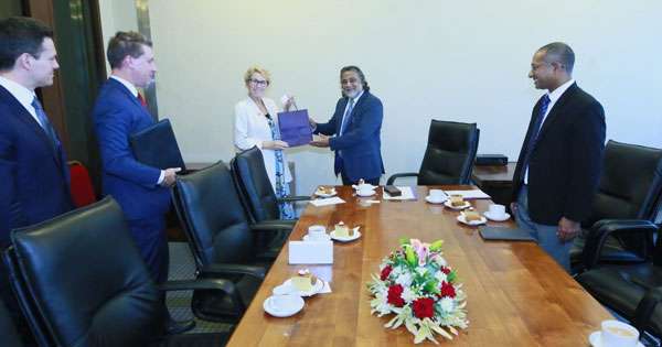 එ.ජනපද මන්ත්‍රිනිය - නි.කථානායක හමුවෙයි