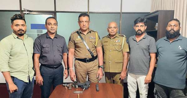 මිනි ඌෂි වර්ගය ගිනි අවියක් සොහොනකින් මතු වේ