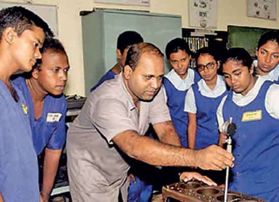 තරුණයන් 100,000 ක් රැකියාවලට හැඩගැස්වීමට ADB වෙතින් ඩොලර් මිලියන 100 ක ණයක්