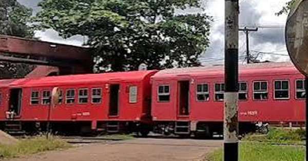 දුම්රියේ යතුරු පැදියක් ගැටී තරුණයෝ දෙදෙනෙක් මරු දකිති