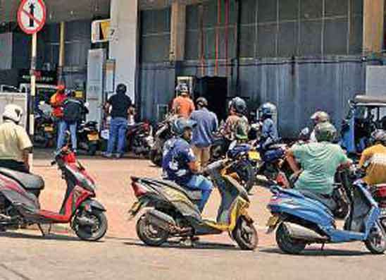 තෙල් වෙළෙඳපොළේ අවුල්: විසඳුම් මිල  සූත්‍රයද ?