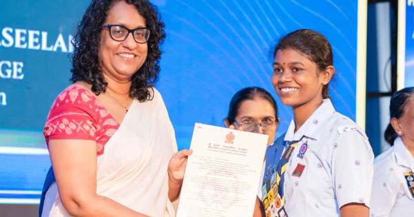 සැබෑ නායකත්වය තනතුරු- බලය නොවේ