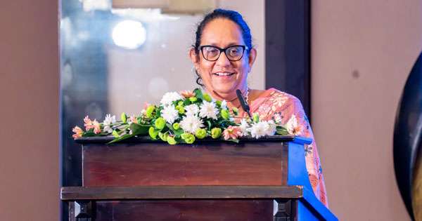 අගමැතිනිය අයවැය රහසක් කියයි