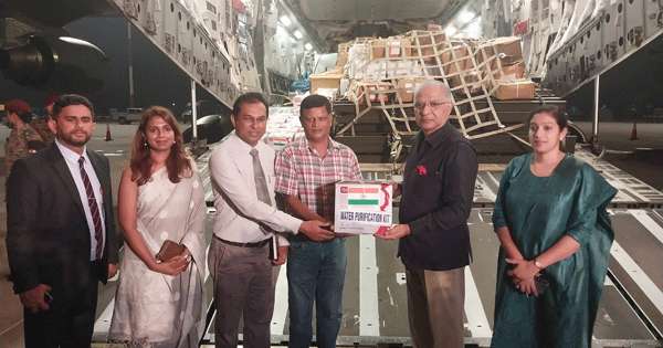 පාකිස්තාන් ආධාර රැගත් ගුවන් යානයක් පැමිණේ