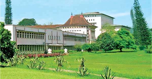 පේරාදෙණිය සරසවිය ඉහළට එයි