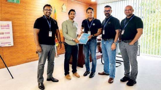 ශ්‍රී ලංකා කලාපීය ඇඟලුම් අපනයනකරුවන්ගේ සංගමයෙන් කර්මාන්ත අමාත්‍යාංශයට නිර්මාණ මධ්‍යස්ථාන යෝජනාවක්