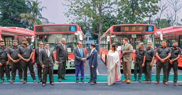 ජපානෙන් පත්ල පහත් බස් රථ හතක්