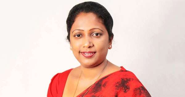 නුවරඑළිය මන්ත්‍රිනිය පාර්ලිමේන්තුවේ  හඬා වැටෙයි