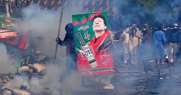 බන්ධනාගාරයේ දුක් විඳින ඉම්රාන්ට ප්‍රතිකාර දෙන්න