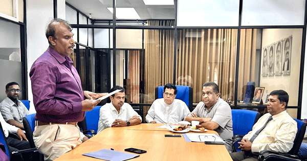 ශ්‍රී ලංකා නිදහස් වෘත්තීය සමිති සම්මේලනයෙන් රජයට යෝජනාවලියක්