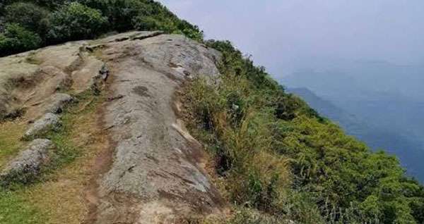 පුංචි ලෝකාන්තයට තරුණයෙක් වැටේ