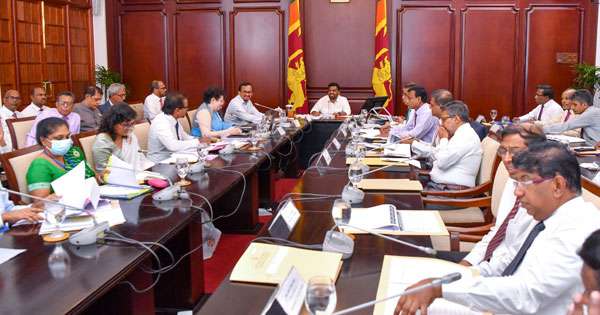 කර්මාන්ත අමාත්‍යාංශයේ පටන් ගත් සියලු වැඩ අවසන් කරන්න උපදෙස්